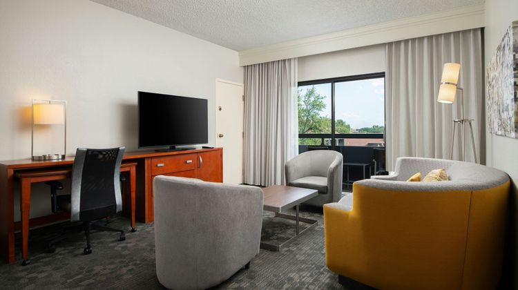 Courtyard Dallas-Fort Worth/Bedford Suite