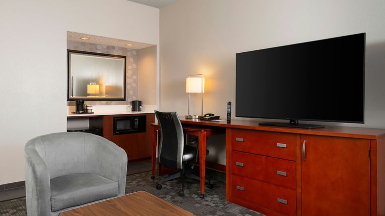 <b>Courtyard Dallas-Fort Worth/Bedford Suite</b>. Images powered by <a href="https://www.leonardoworldwide.com/" title="Leonardo Worldwide" target="_blank">Leonardo</a>.