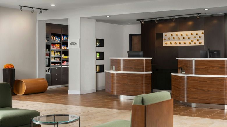 <b>Courtyard Dallas-Fort Worth/Bedford Lobby</b>. Images powered by <a href="https://www.leonardoworldwide.com/" title="Leonardo Worldwide" target="_blank">Leonardo</a>.