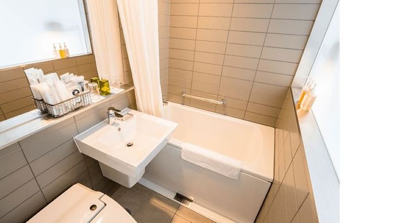 <b>Shinjuku Granbell Hotel Lobby</b>. Images powered by <a href="https://www.leonardoworldwide.com/" title="Leonardo Worldwide" target="_blank">Leonardo</a>.