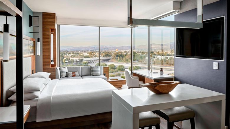 <b>Marriott Irvine Spectrum Room</b>. Images powered by <a href="https://www.leonardoworldwide.com/" title="Leonardo Worldwide" target="_blank">Leonardo</a>.