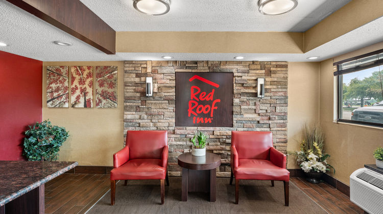 Red Roof Inn Lansing East - MSU Lobby