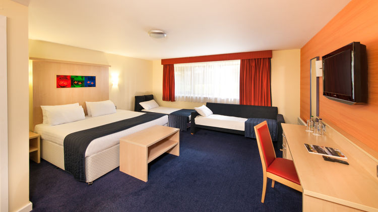 Leonardo Inn Hotel Aberdeen Airport Room