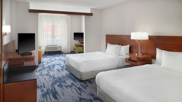 Fairfield Inn & Suites Charlotte Airport Room