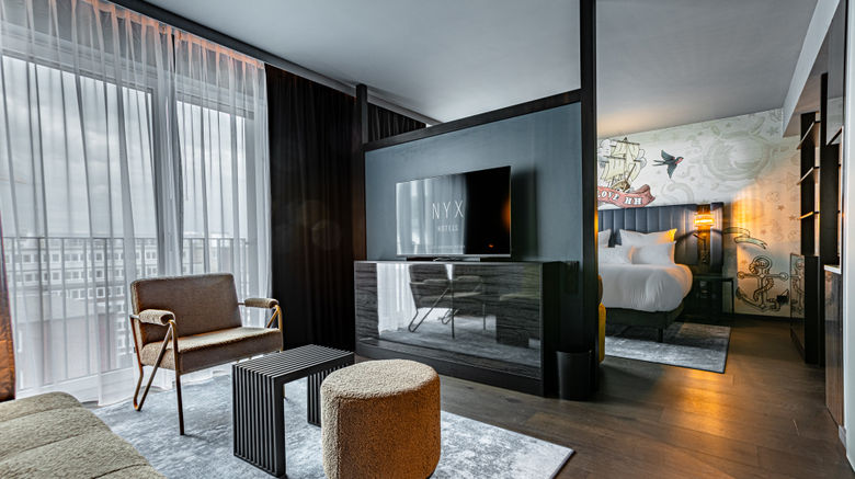 <b>NYX Hotel Hamburg Suite</b>. Images powered by <a href="https://www.leonardoworldwide.com/" title="Leonardo Worldwide" target="_blank">Leonardo</a>.