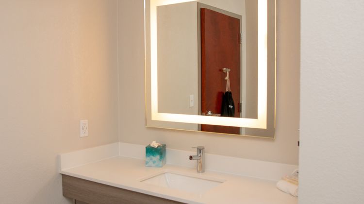 Holiday Inn Express Hotel & Suites Room