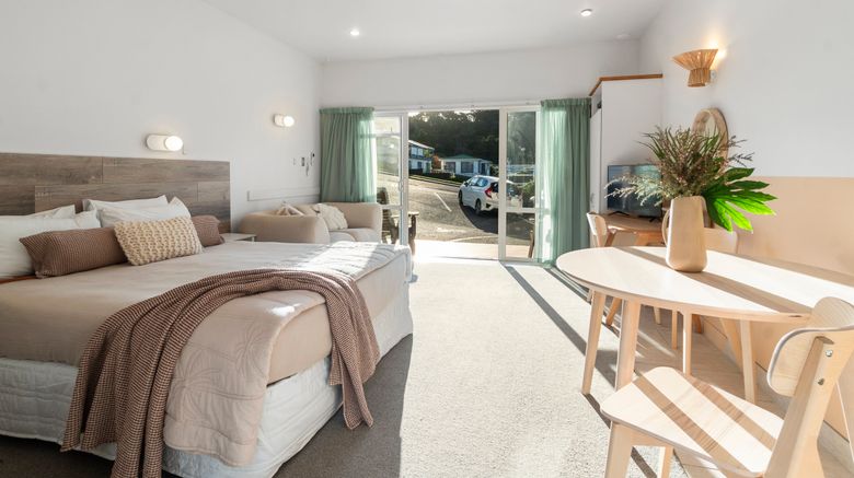 <b>Admirals View Lodge & Motel Room</b>. Images powered by <a href="https://www.leonardoworldwide.com/" title="Leonardo Worldwide" target="_blank">Leonardo</a>.