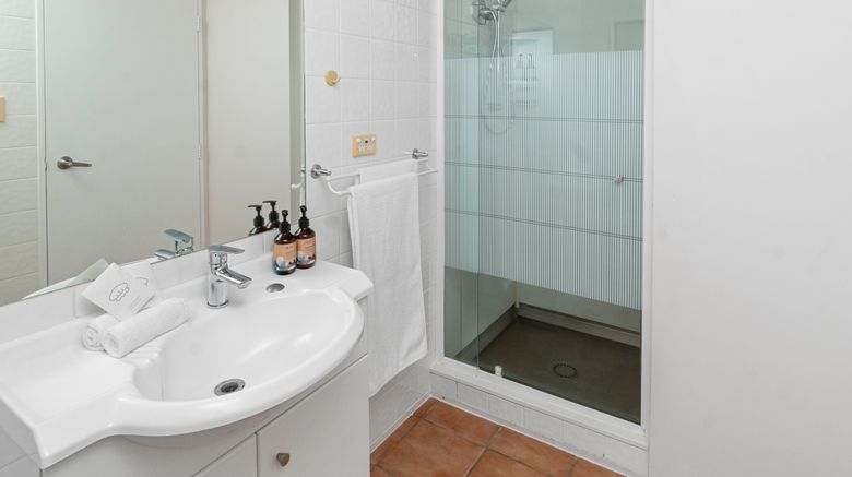 <b>Admirals View Lodge & Motel Room</b>. Images powered by <a href="https://www.leonardoworldwide.com/" title="Leonardo Worldwide" target="_blank">Leonardo</a>.
