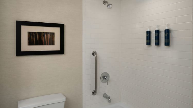 Four Points by Sheraton Downtown Seattle Room