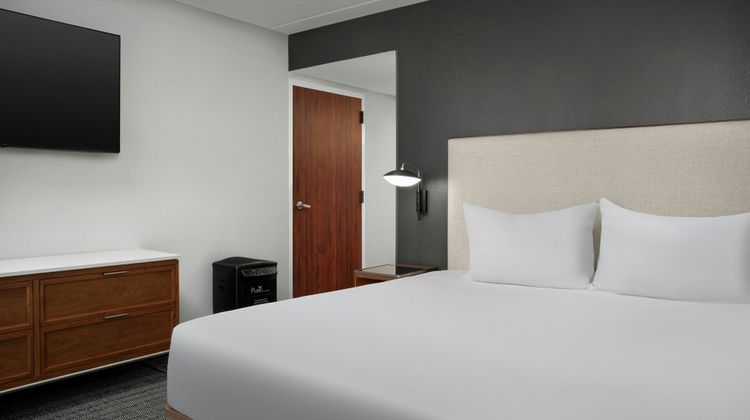 Courtyard Bloomington Suite