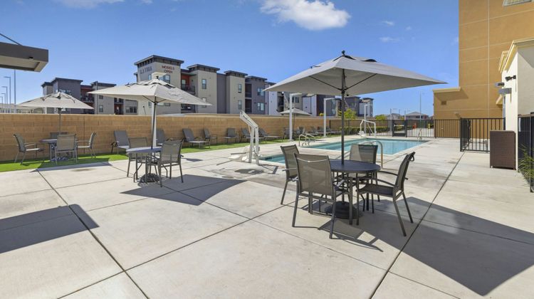 Fairfield Inn & Suites Lodi Pool