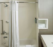 Courtyard By Marriott Columbus OSU Room