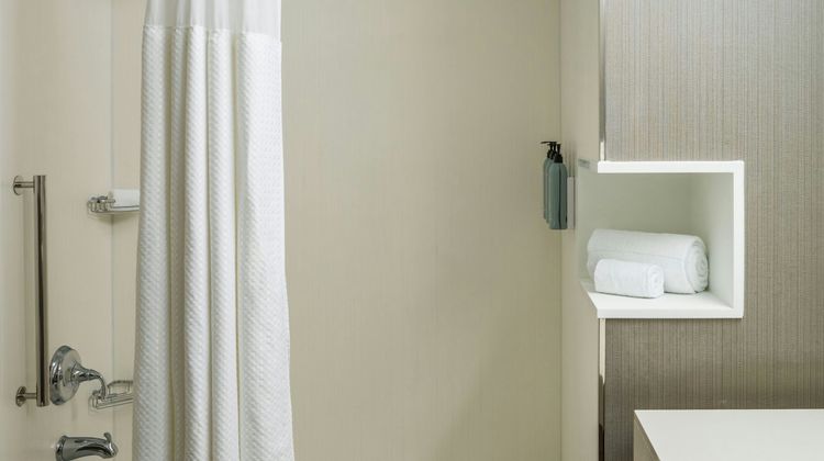 Courtyard By Marriott Columbus OSU Room