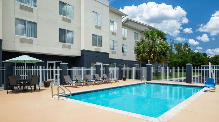 Fairfield Inn & Suites Marianna Pool