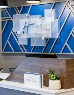 Holiday Inn Express Hotel & Stes Dewitt