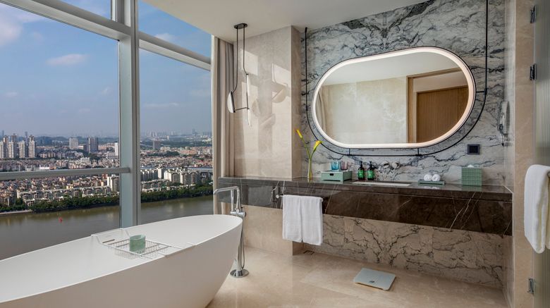 <b>Crowne Plaza Window of Canton Suite</b>. Images powered by <a href="https://www.leonardoworldwide.com/" title="Leonardo Worldwide" target="_blank">Leonardo</a>.