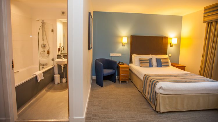 Stirling Court Hotel Room