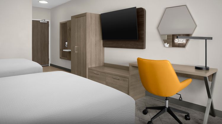 Holiday Inn Express & Suites Bessemer Suite