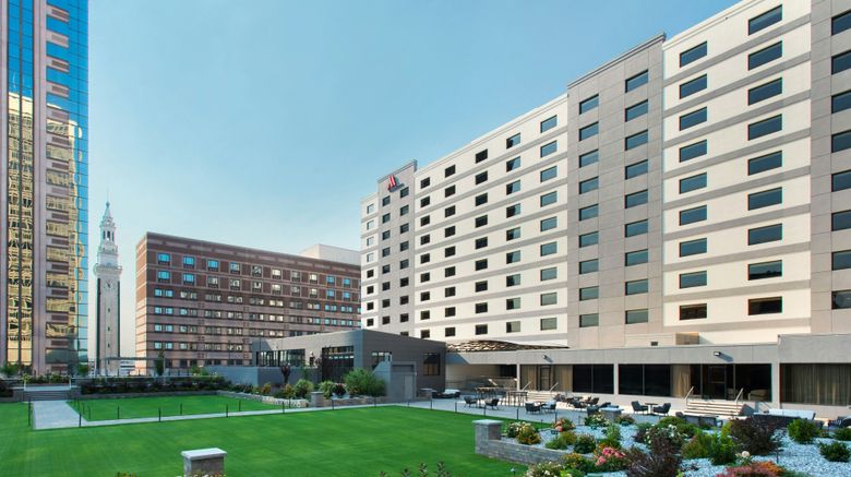 <b>Marriott Springfield Downtown Lobby</b>. Images powered by <a href="https://www.leonardoworldwide.com/" title="Leonardo Worldwide" target="_blank">Leonardo</a>.