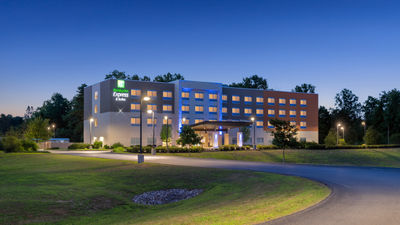 Holiday Inn Express & Suites Queensbury