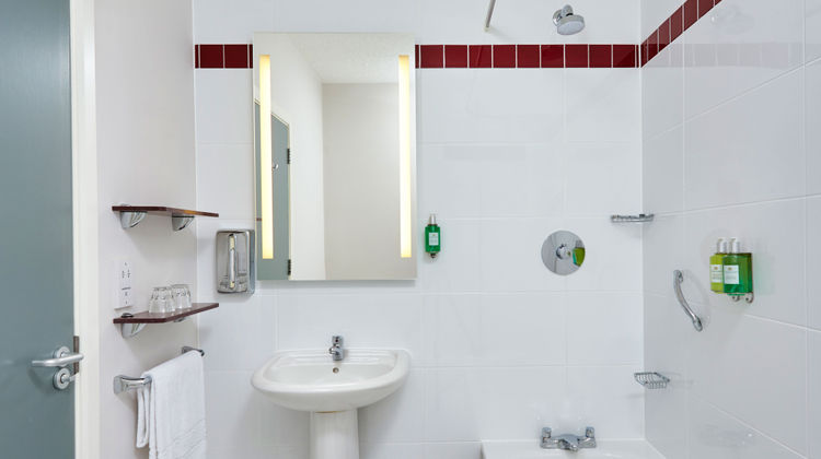 Leonardo Hotel Milton Keynes Room
