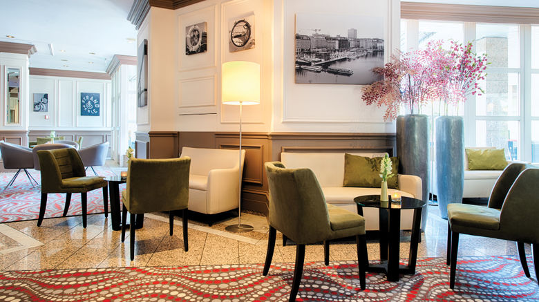 <b>Leonardo Hotel Hamburg-Stillhorn Lobby</b>. Images powered by <a href="https://www.leonardoworldwide.com/" title="Leonardo Worldwide" target="_blank">Leonardo</a>.