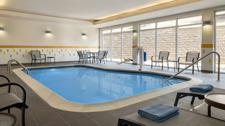 Fairfield Inn & Suites Bristol Pool