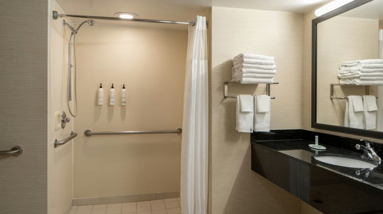 Fairfield Inn & Suites Atlanta Airport Room