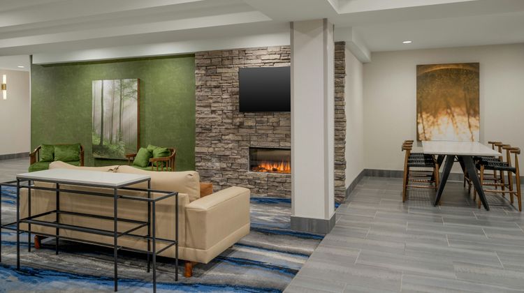 Fairfield Inn & Suites Bloomington Lobby
