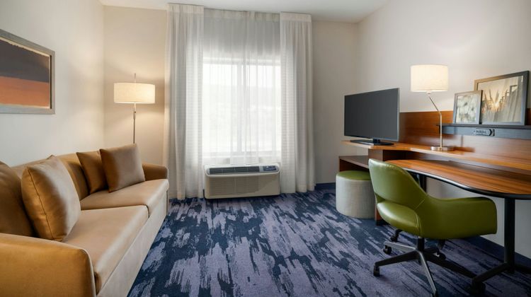 Fairfield Inn & Suites Bristol Room