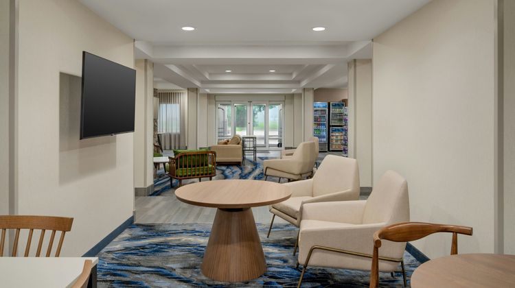Fairfield Inn & Suites Bloomington Lobby