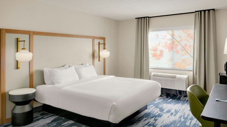 Fairfield Inn & Suites Bloomington Room