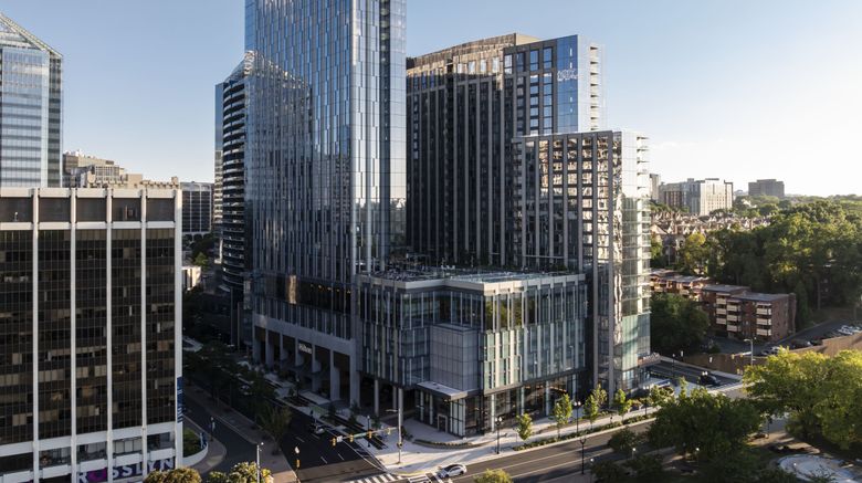 <b>Hilton Arlington Rosslyn The Key Exterior</b>. Images powered by <a href="https://www.leonardoworldwide.com/" title="Leonardo Worldwide" target="_blank">Leonardo</a>.