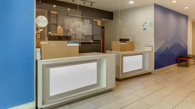 Holiday Inn Exp & Stes Bryan-Montpelier Exterior