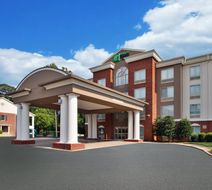 Holiday Inn Express & Suites Exterior