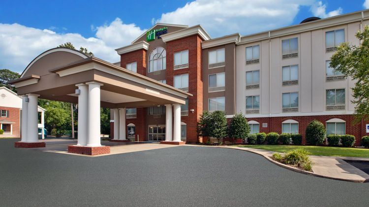 Holiday Inn Express & Suites Exterior