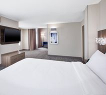 Holiday Inn Express & Suites Room