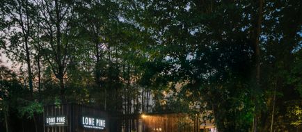 Lone Pine Hotel Exterior