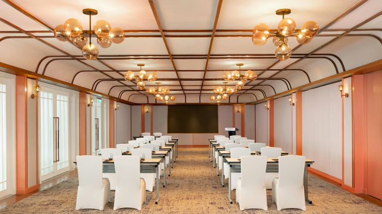 Lone Pine Hotel Meeting