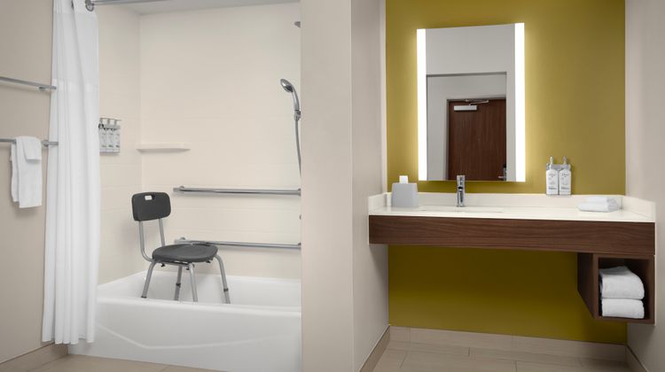 Holiday Inn Express & Suites Birmingham Room