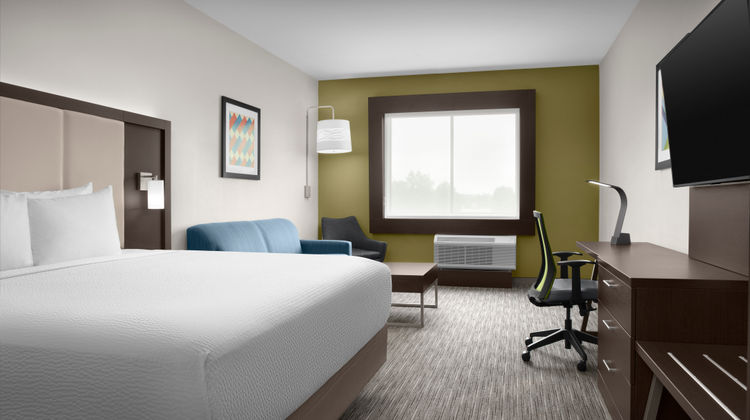 Holiday Inn Express & Suites Birmingham Suite