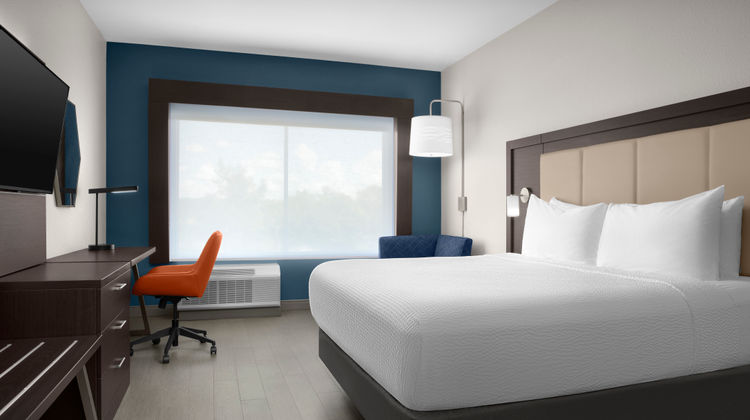 Holiday Inn Express/Suites Birmingham N Room