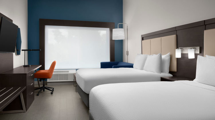 Holiday Inn Express/Suites Birmingham N Suite