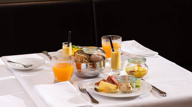 <b>Romantik Seehotel Sonne Restaurant</b>. Images powered by <a href="https://www.leonardoworldwide.com/" title="Leonardo Worldwide" target="_blank">Leonardo</a>.