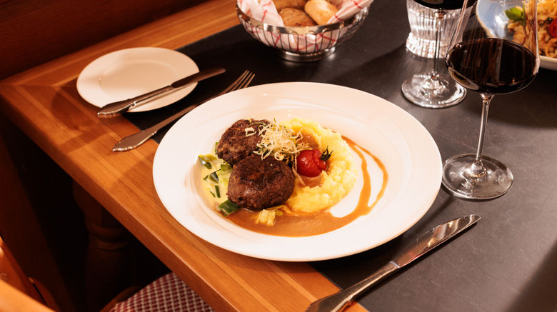<b>Romantik Seehotel Sonne Restaurant</b>. Images powered by <a href="https://www.leonardoworldwide.com/" title="Leonardo Worldwide" target="_blank">Leonardo</a>.