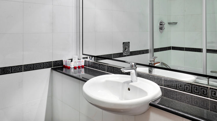 Leonardo Royal London City Room