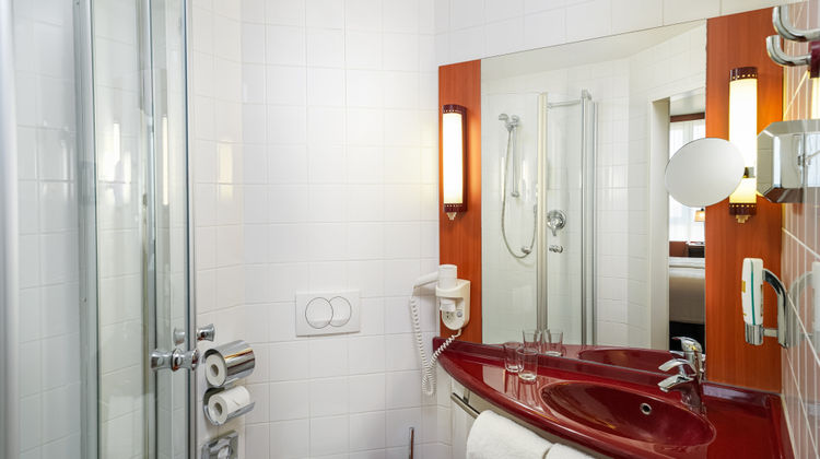 Leonardo Hotel Salzburg City Center Room