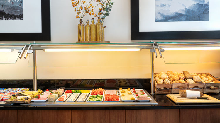 Leonardo Hotel Salzburg Airport Restaurant