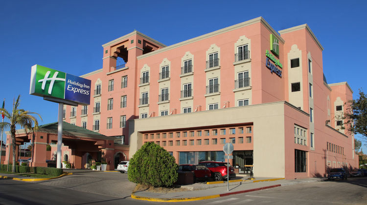 Holiday Inn Express Torreon Exterior