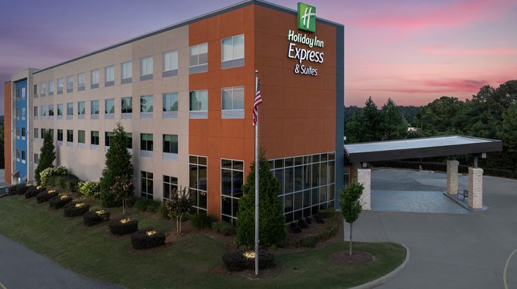 Holiday Inn Express/Suites Birmingham N Exterior